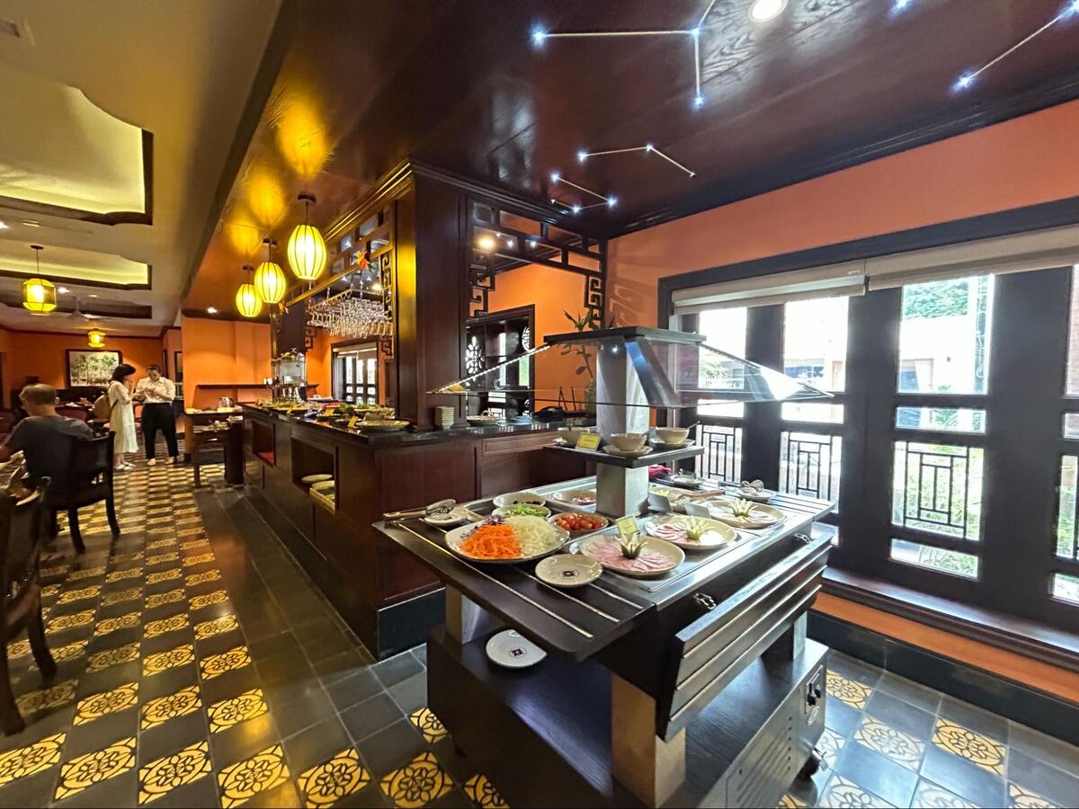 ビュッフェ式の朝食