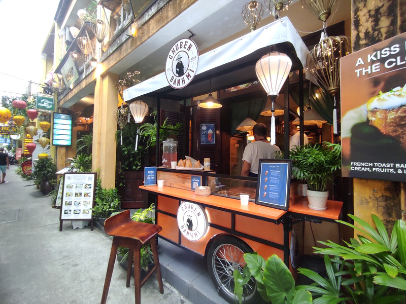 街歩きに最適!ホイアン旧市街入り口にあるお店