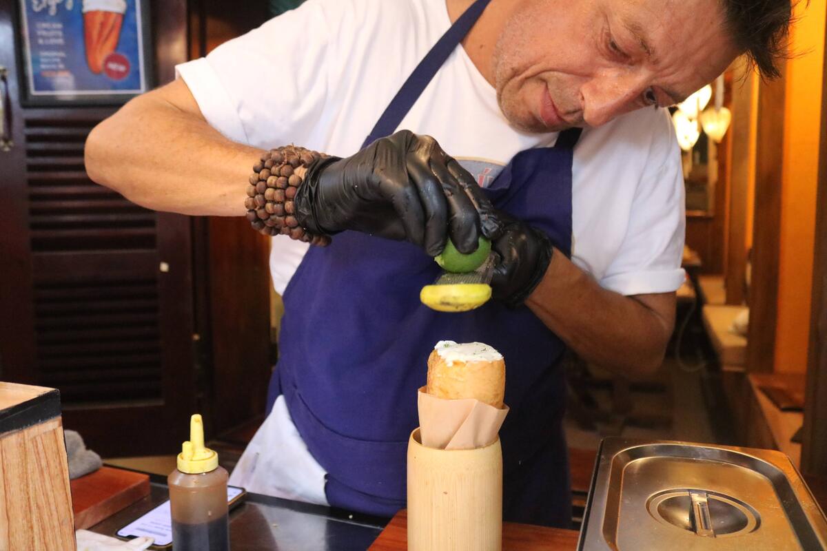 目の前で作ってくれるショースタイル