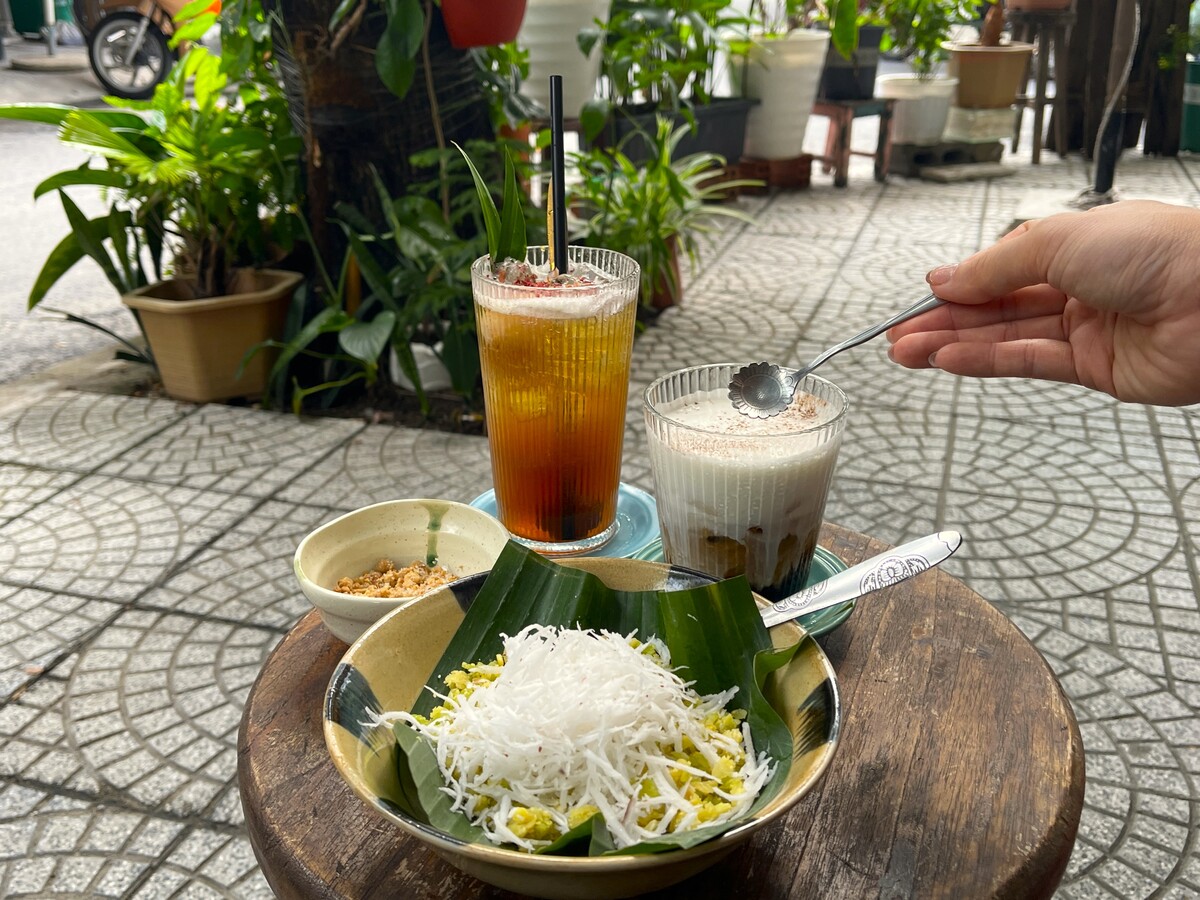 絶品おこわが食べられる路地裏カフェ「MOR CÀ PHÊ(モアカフェ)」