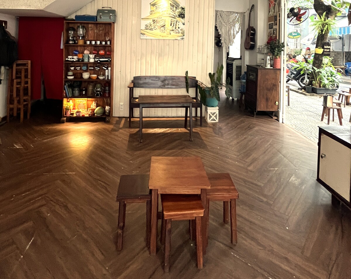 様々な形の椅子があり、どこに座るかも楽しみで、つい思わず写真を撮りたくなります。