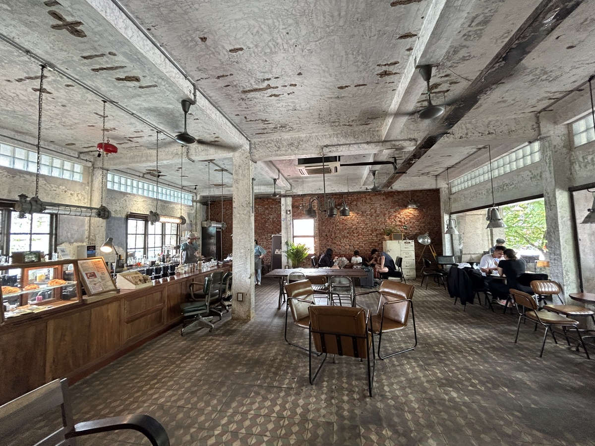 レジでオーダーするタイプのお店です。