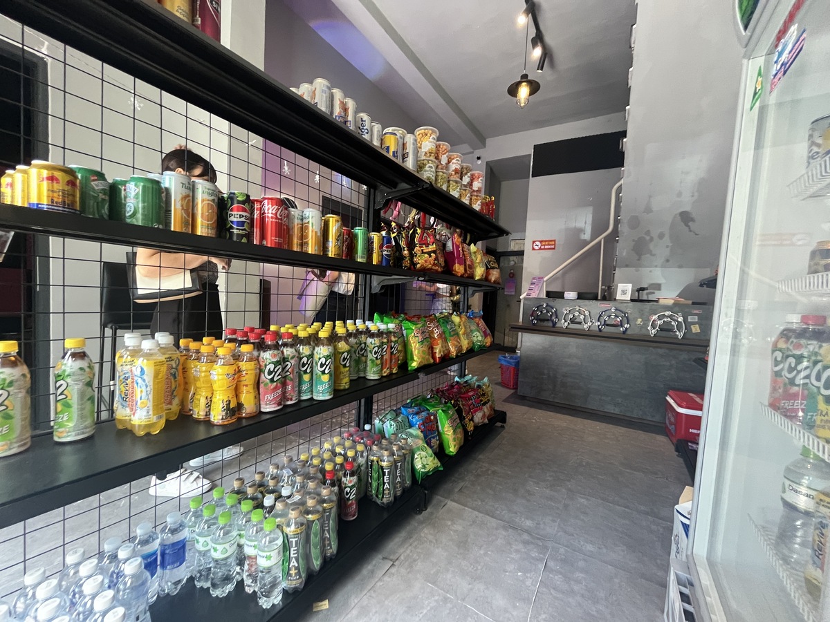 スナックやドリンクの販売もあります。