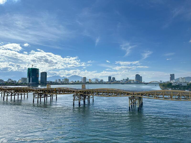 隣にはホテルが建設中ですが、Fillmoreからは約300度ダナンを見渡せ、圧迫感は感じさせません