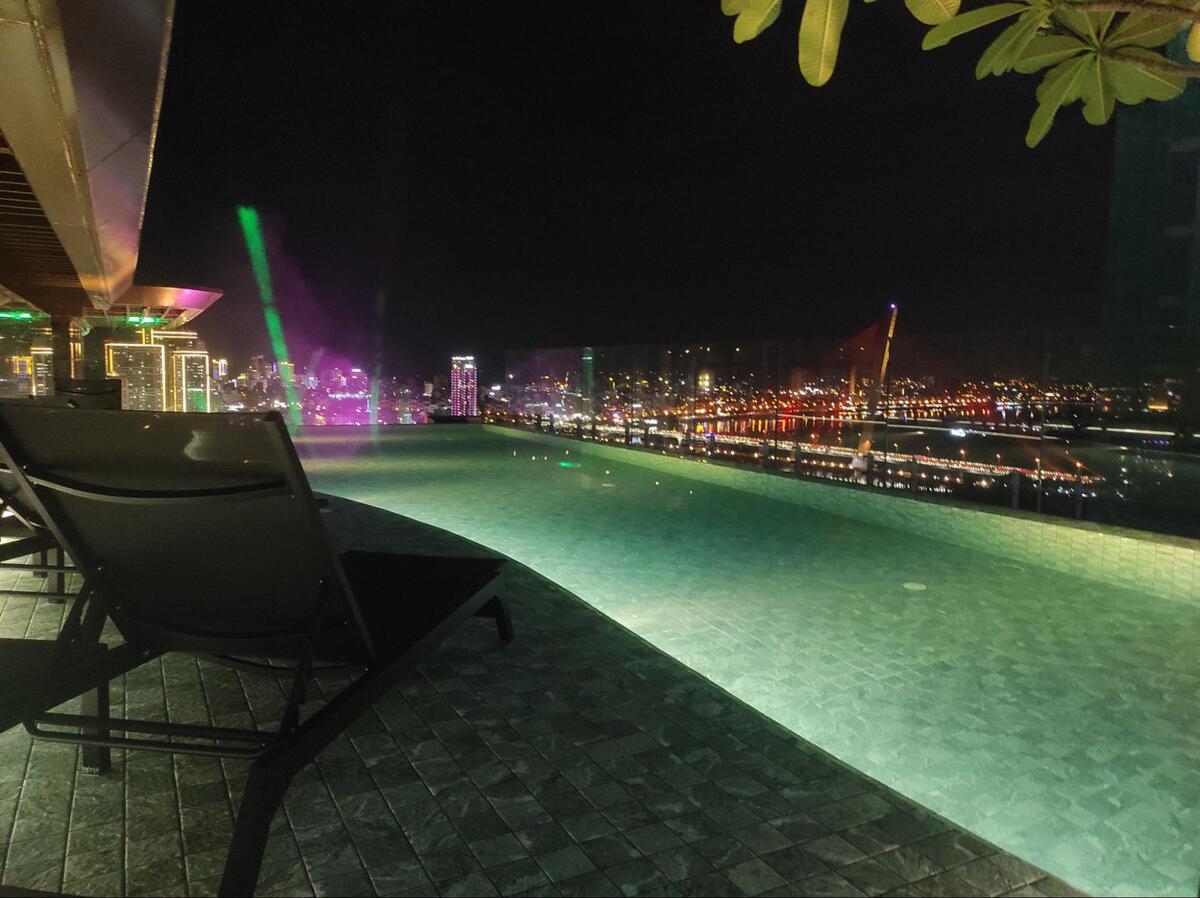 屋上メインプール