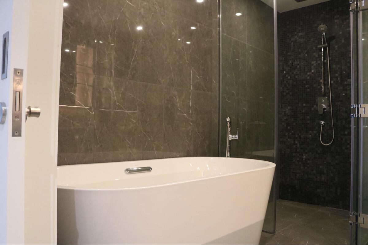 バスタブ付きのお部屋もあり