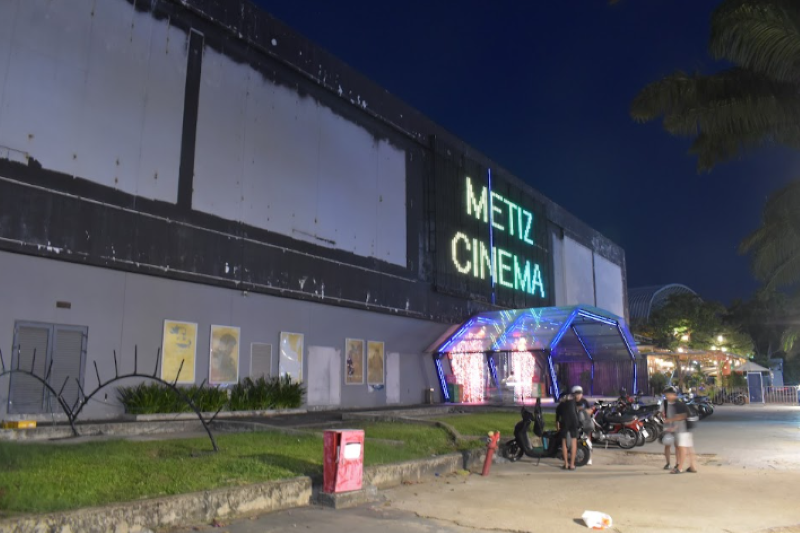 2/9通り(Đ. 2 Tháng 9)に面している屋内施設には、５つのシアターをもつ映画館「METIZ CINEMA」が入っています。
