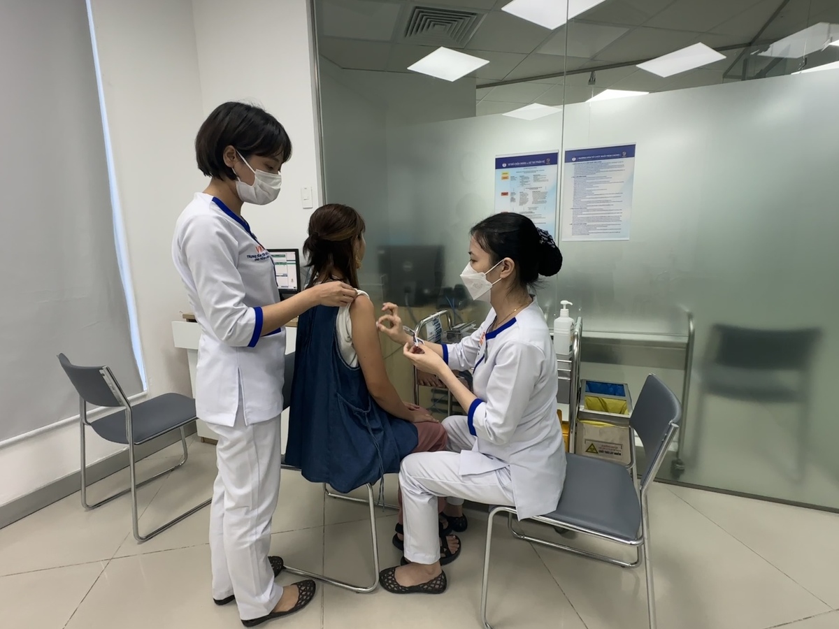 打つ前にワクチンの名前、容量、使用期限を確認してくれます。