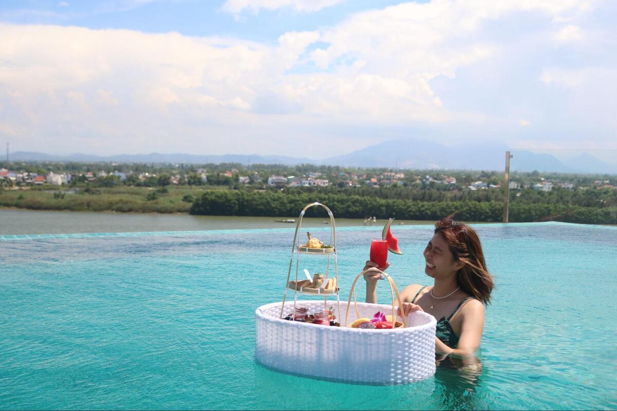 屋上の絶景で楽しむアフタヌーンティー