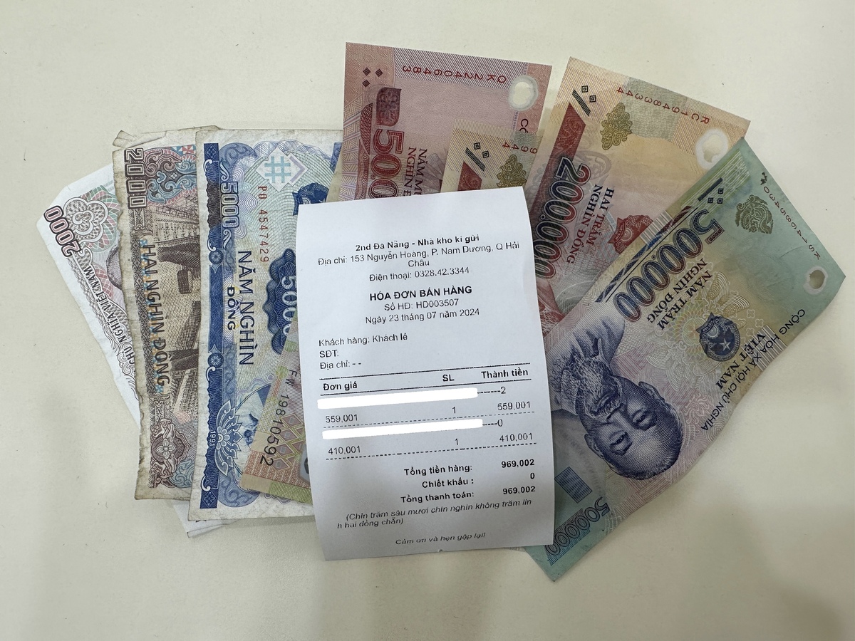 売れた商品のお金は、委託店に商品価格の35％の手数料が引かれます。残りの65％が現金か振込で支払われます。