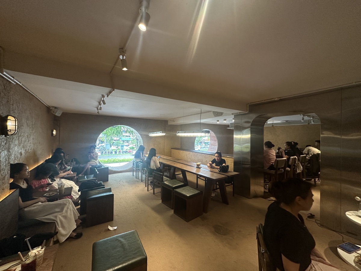 窓のデザインが特徴的でおしゃれです！