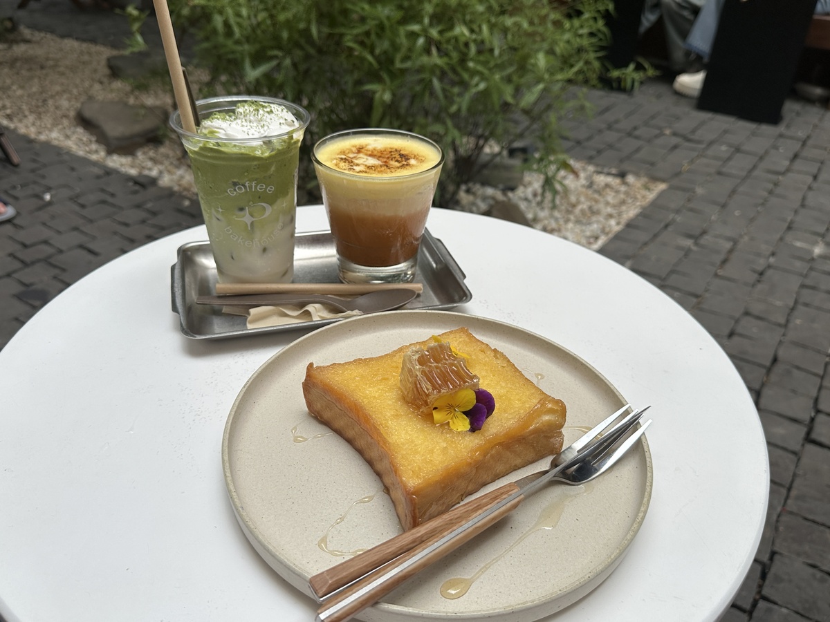 フレンチトースト：75,000VND(約430円)