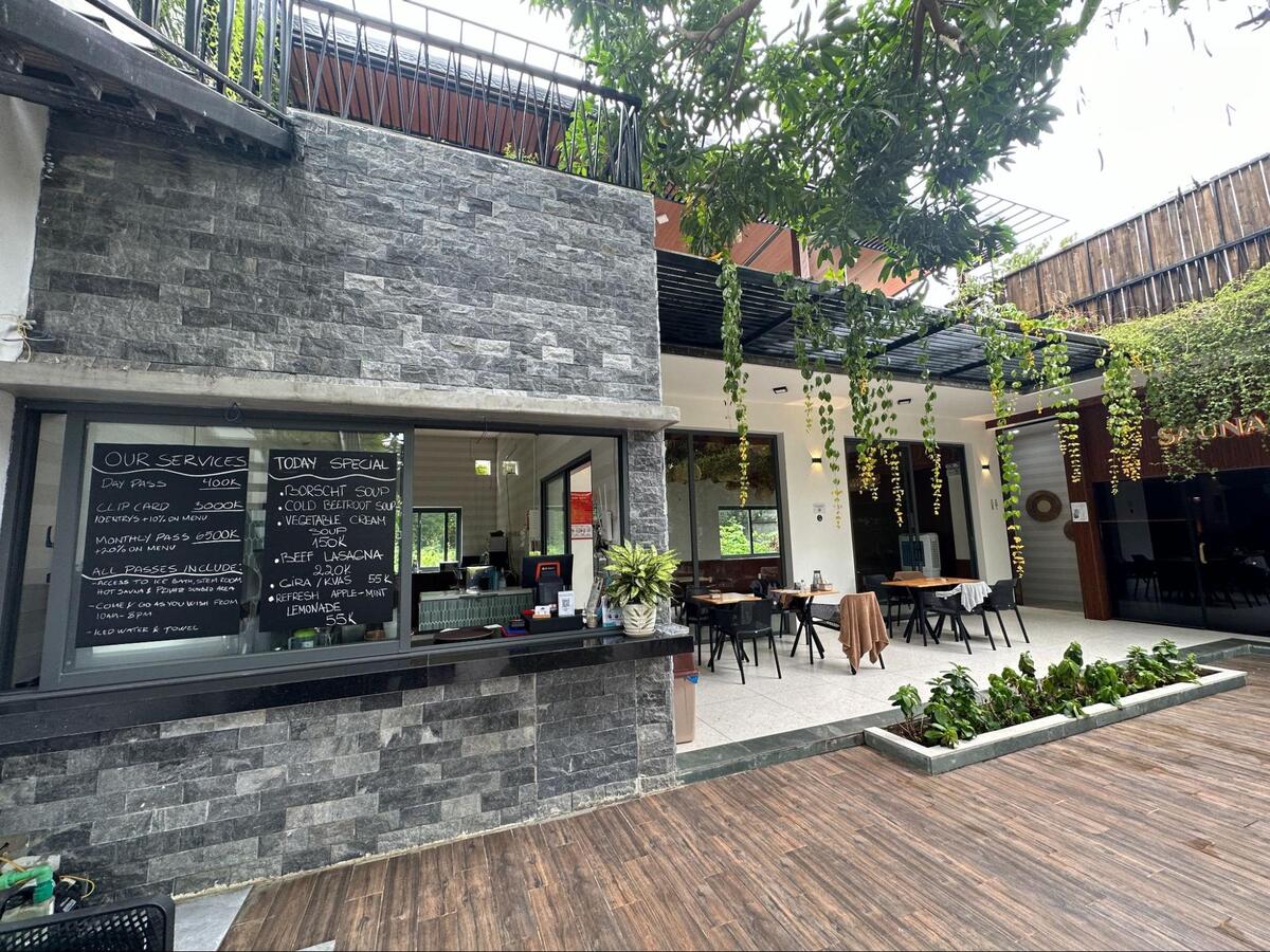 サウナの受付、料理はこちらで注文します。