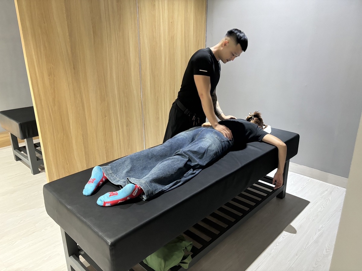 人気のプログラムメニューのストレッチ。トレーニング後の硬くなった筋肉をほぐしてもらえます。終わったあとはスッキリしました。