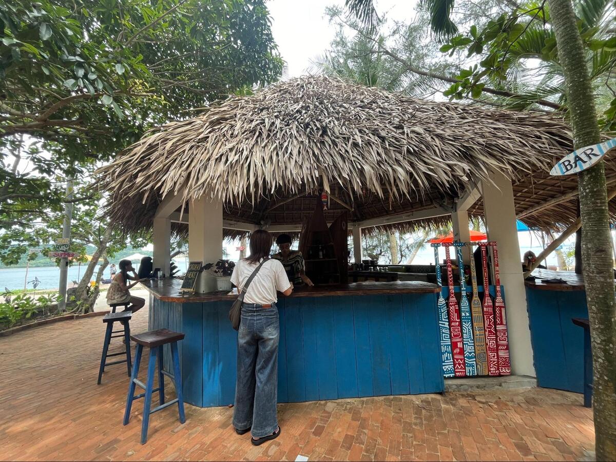 注文のカウンターはトロピカルビーチらしいデザインです。