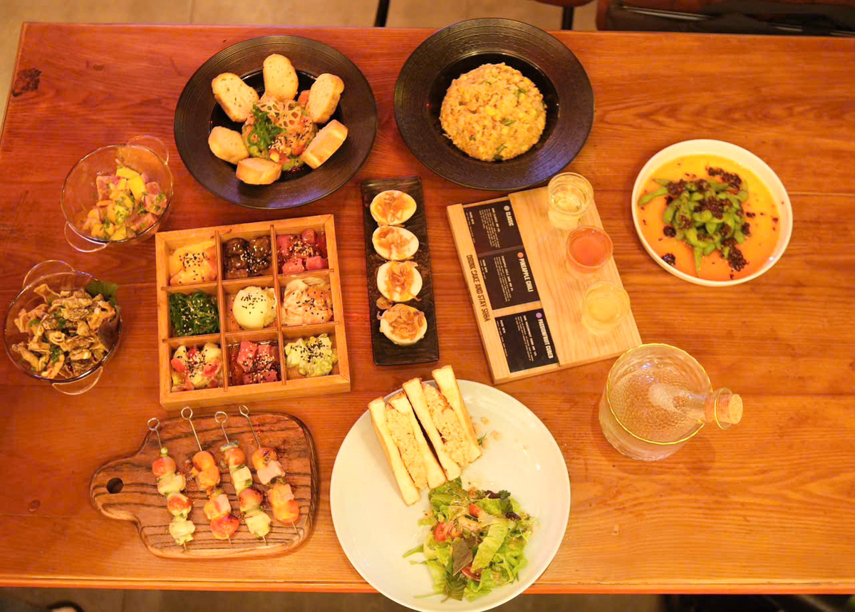 夜の居酒屋メニュー。