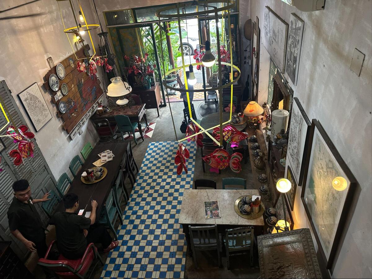 １階のフロア。席数はあまり多くないので、ランチタイムや夜は満席になることが多いです。