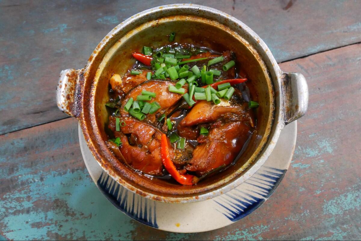 Cá lóc kho tộ(雷魚の煮込み)：75,000VND(約430円)