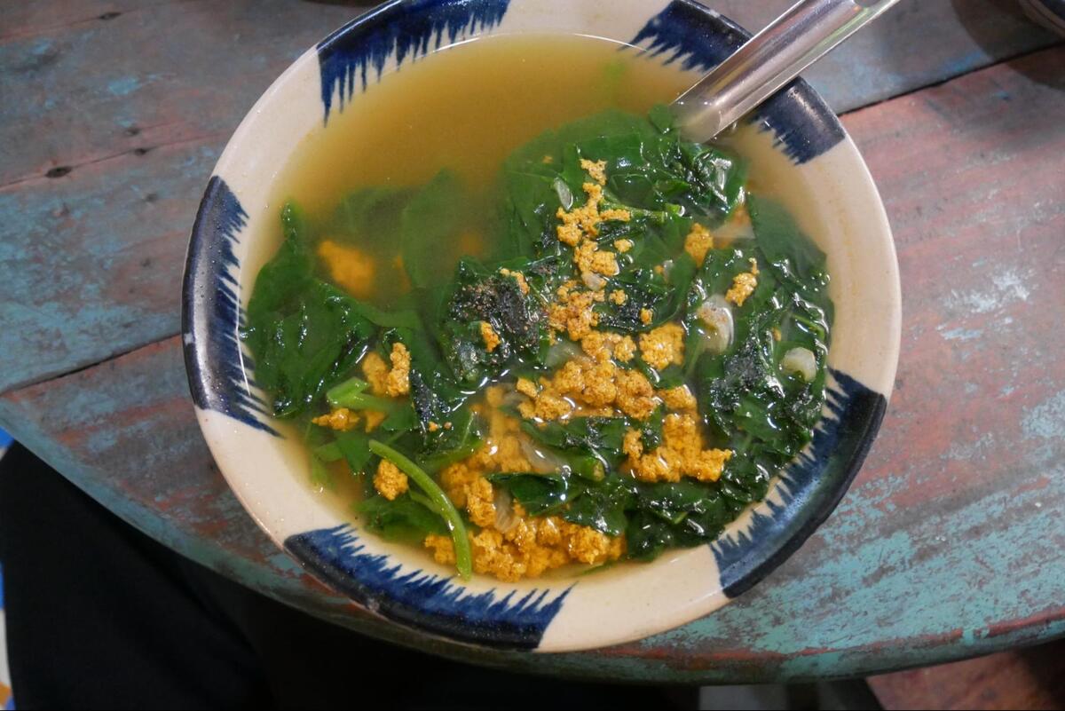 Canh chả cua(カニすり身のスープ)：110,000VND(約630円)