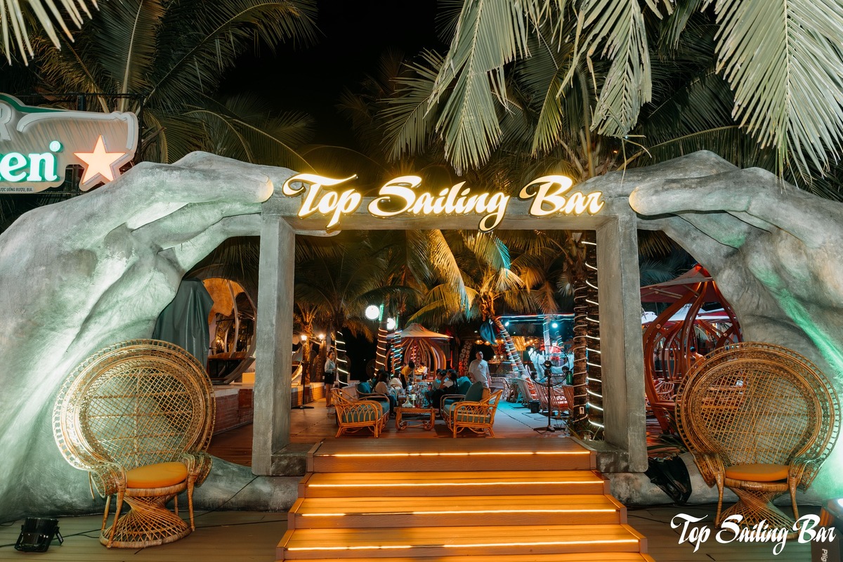 Top Sailing Bar