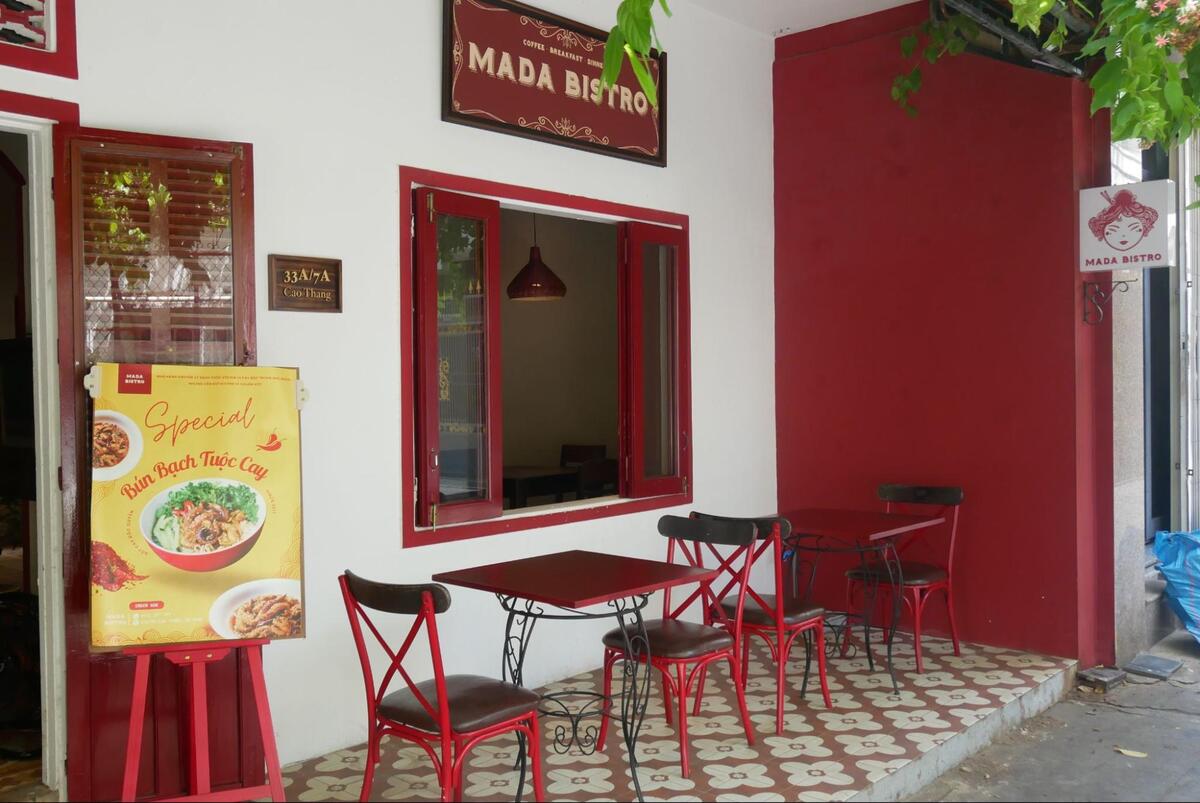 住宅街に佇む印象的なデザインのカフェ＆レストラン