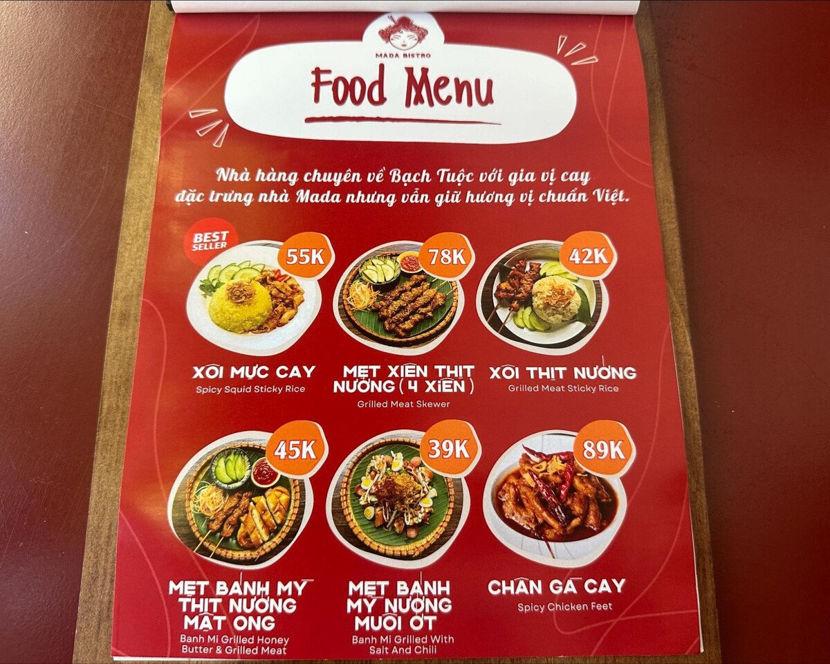 Bún bạch tuộc cay(ブンとタコの混ぜ麺)の他、焼肉串や揚げバインミー、おこわなどを頂くことが出来ます。