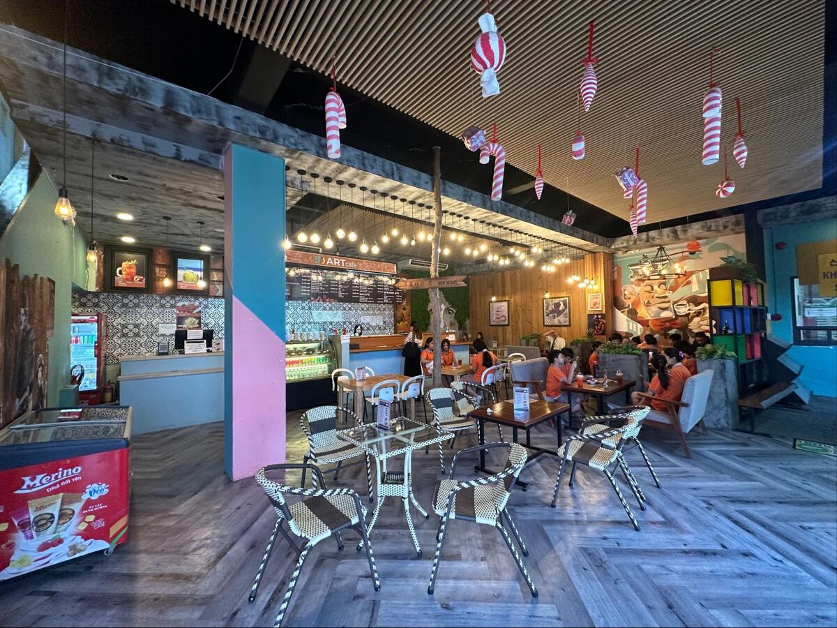 アート展を出るとカフェスペースがあります。