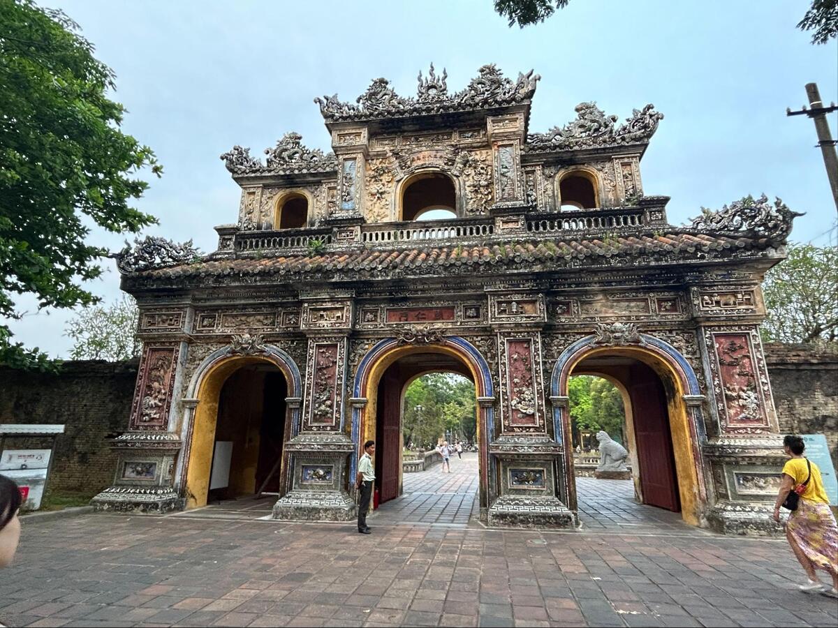 顕仁門(Cửa Hiển Nhơn)