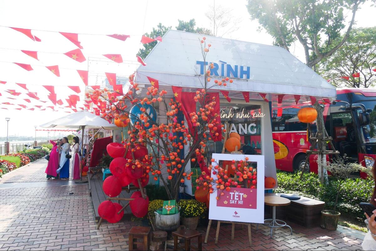 バクダン歩行者天国にあるTrình Cà Phê