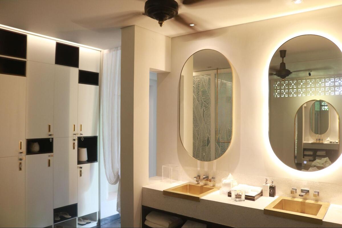 ロッカーが完備されており、着替えた後の洋服や貴重品を安全に保管できるので、安心して施術を受けられます。