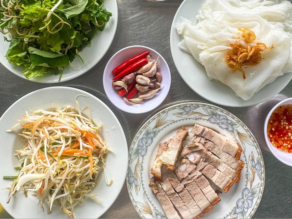 Bánh ướt heo quay Bà Sửu(