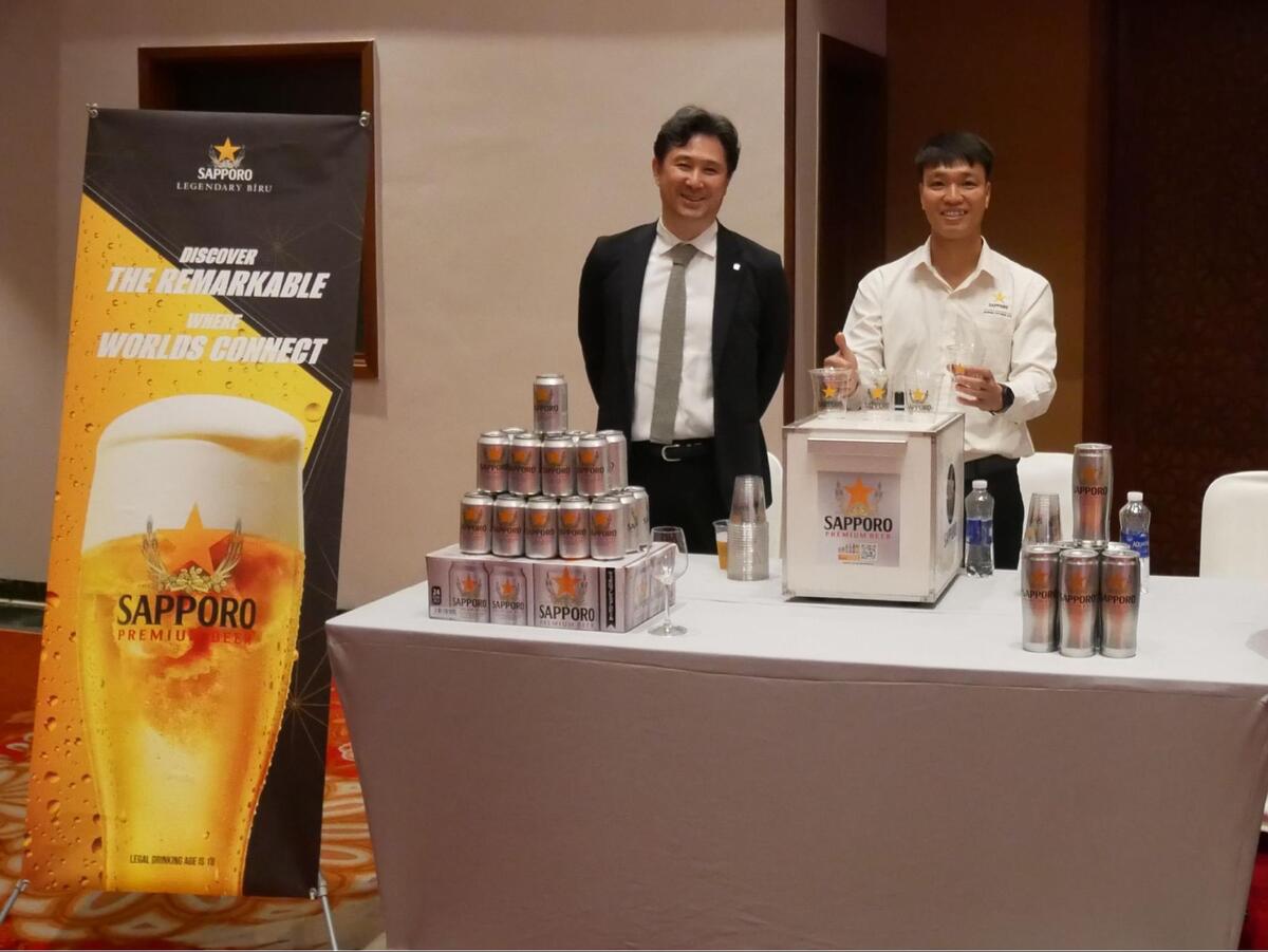 ベトナム人にも大人気のサッポロビールのブース