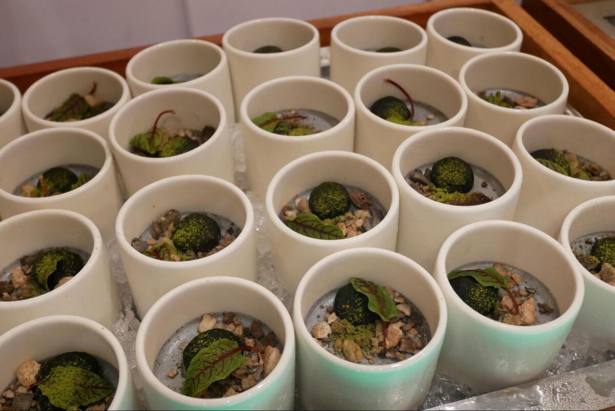 侘び寂びがテーマになった伊藤シェフのデザートはアートのようで美しい!