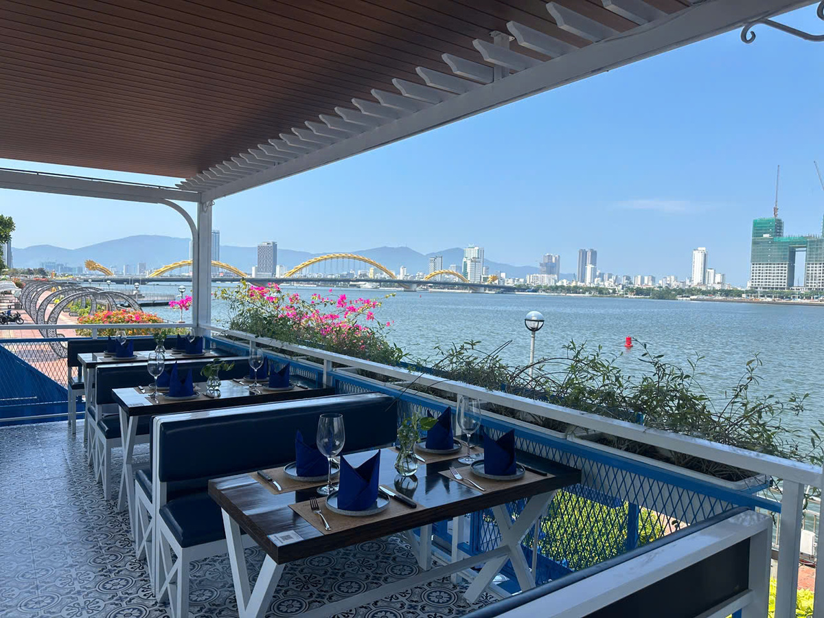 Herbal Pizza &amp; Steak Bạch Đằng(ピザ＆ステーキ バクダンレストラン)