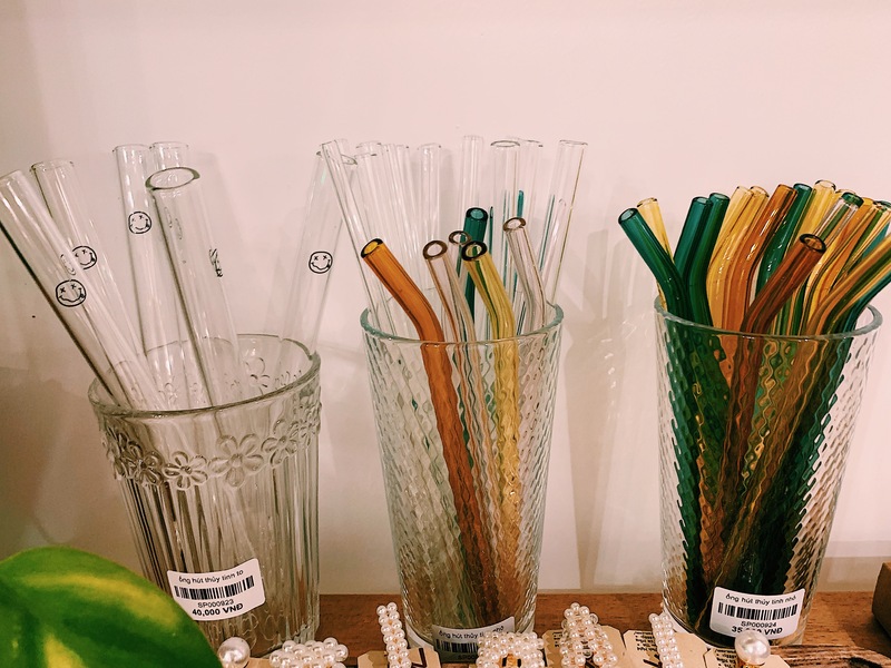 ２階のには食器やアクセサリー等かわいいがいっぱい