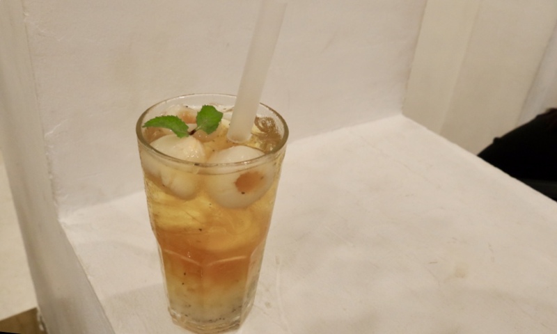 私にはシロップの甘さが強く、ライチのみ頂いたライチティー