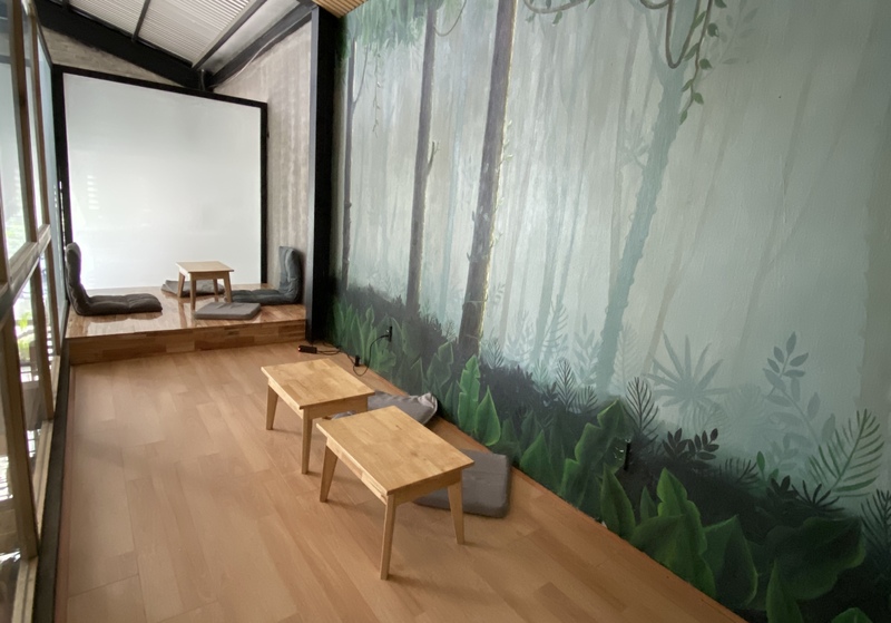 ２階にはお子様連れにも嬉しいローテーブルの空間も