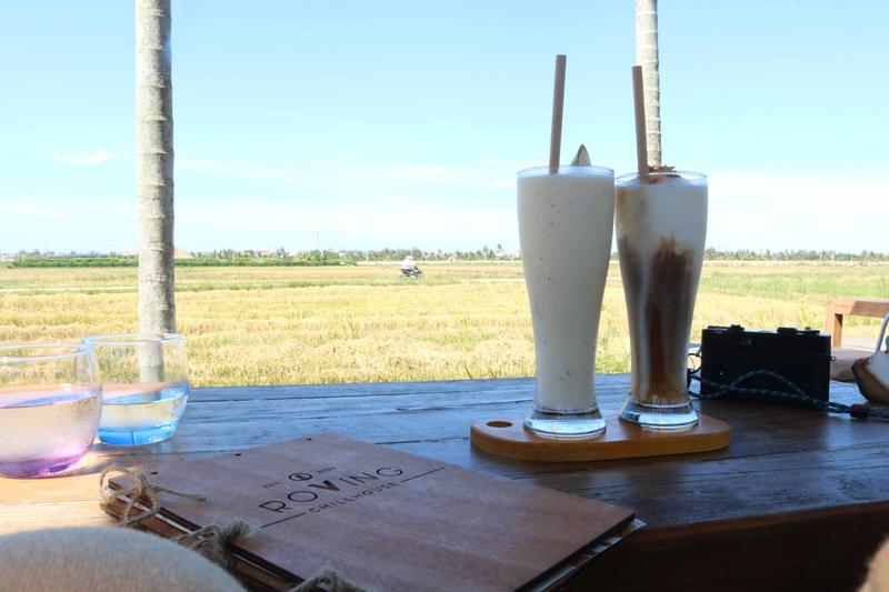 気持がいい風が吹き抜ける室内も設けたカフェ