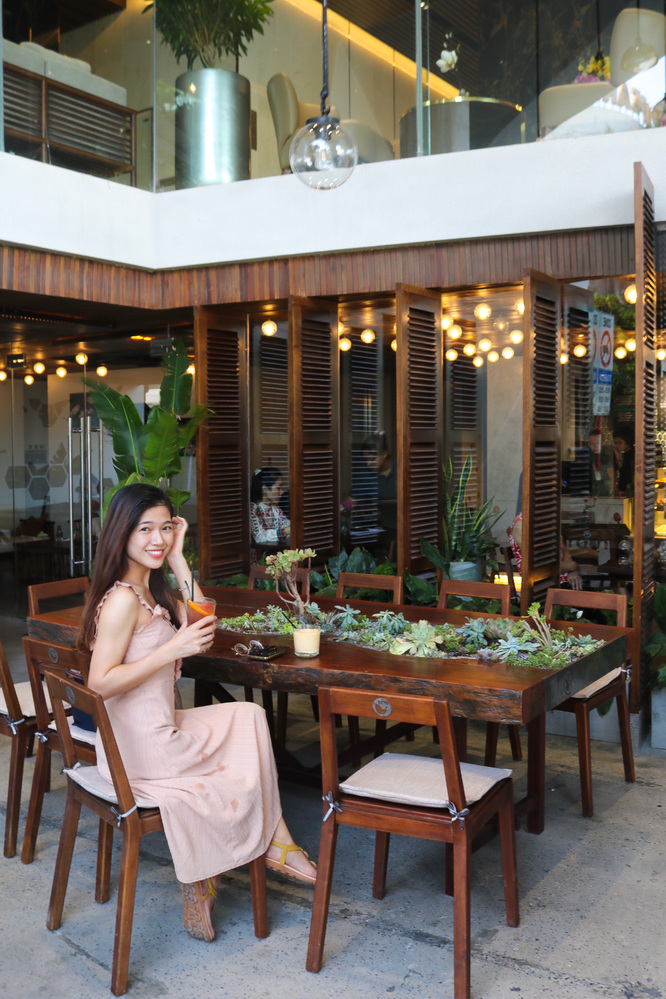 ハン川沿いにはカフェが多く立ち並ぶエリア