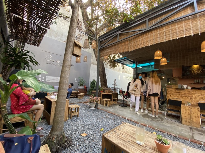 屋根のないオープンカフェ