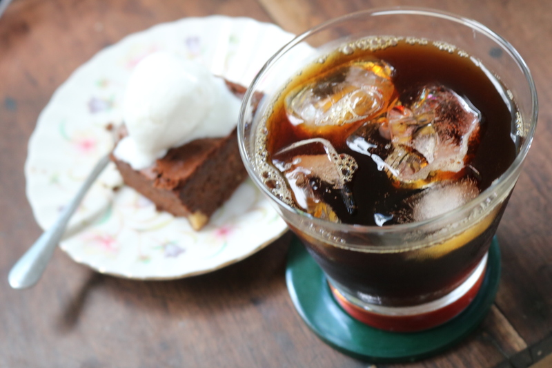 ブラウニーとアイスコーヒー
