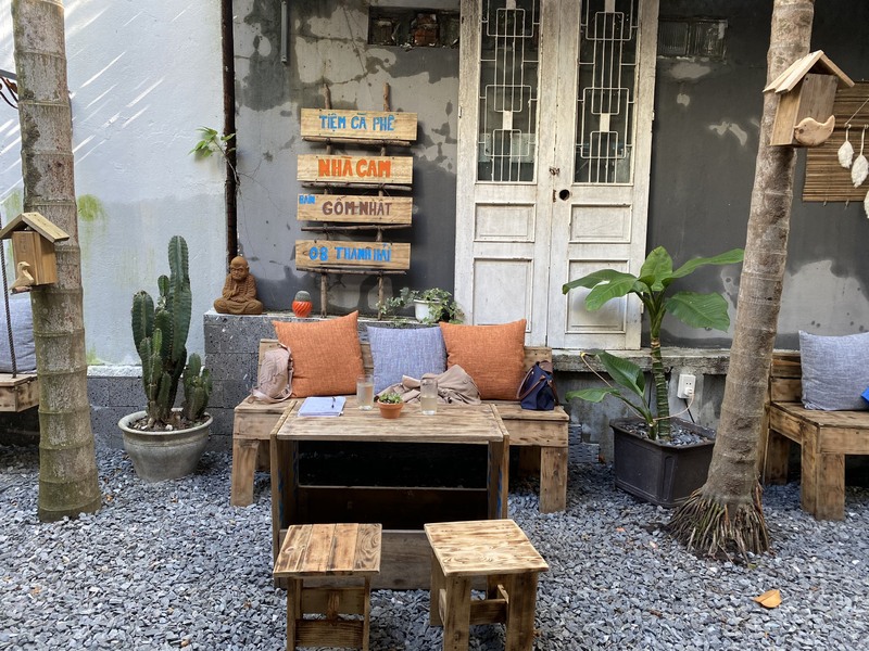 屋根のないオープンカフェ