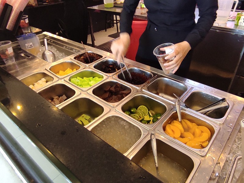 １杯でお腹いっぱいになるミルクティー１杯約100円！