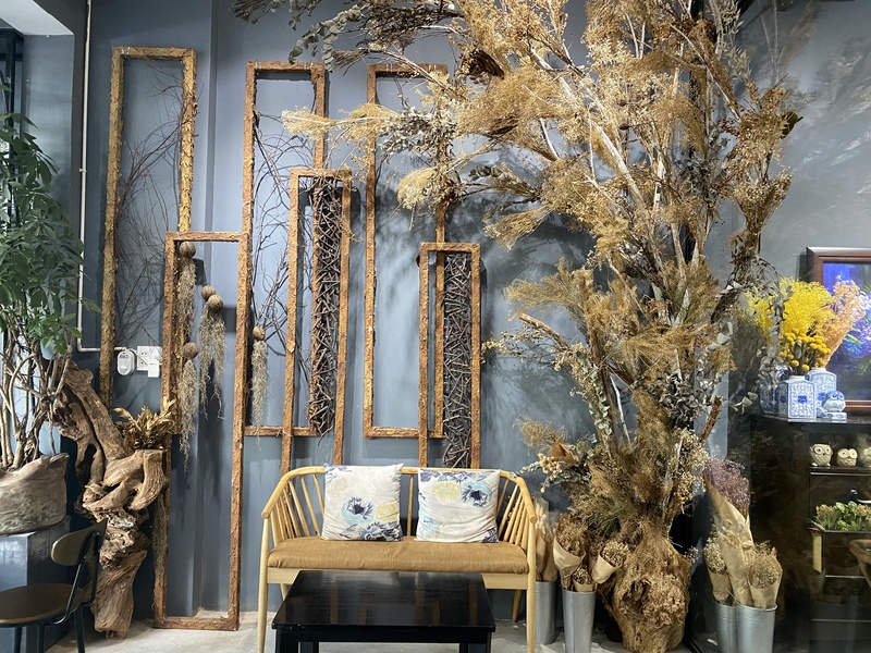 流行も押さえた落ち着いた雰囲気の店内