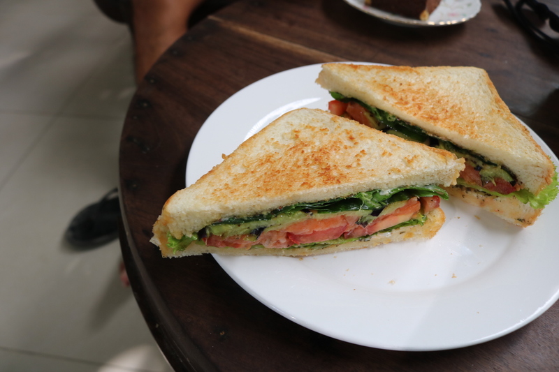 サーモンサンドイッチ（55.000VND）