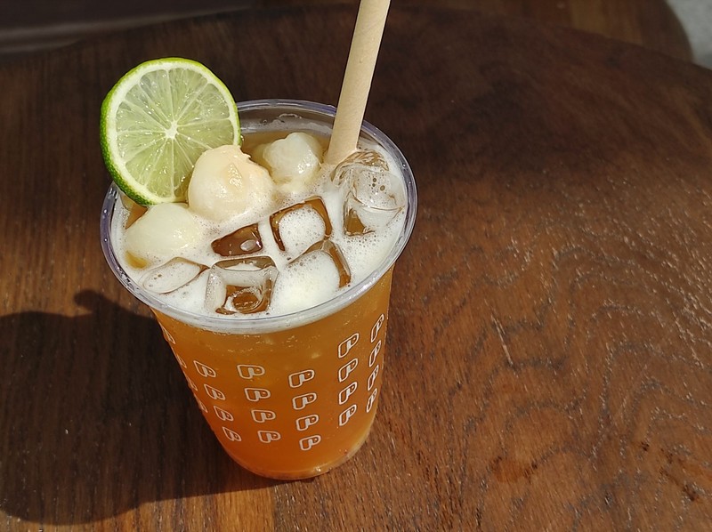 シロップの甘み感じるライチティー