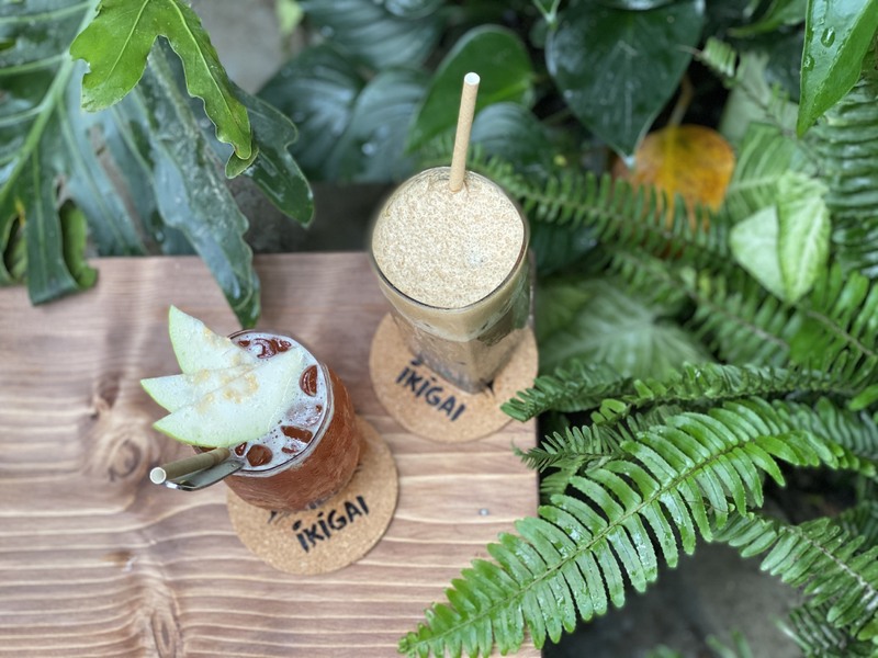 右：グアバジュース(Nước ép ổi)、左：塩コーヒー(Cà phê muối)