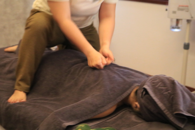 されている時は分かりませんが、色々な押し方でツボを押してくれます。