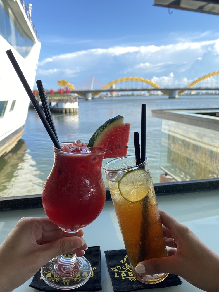 王道に美味しいフルーツジュースは70,000VND(350円)。 レモネード55,000VND(280円)も夏の暑さにはピッタリ