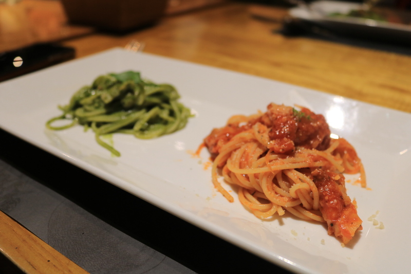 Genoveseとトマトベースのパスタ